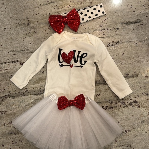 Valentine’s Day outfit size 9 months - Picture 2 of 3
